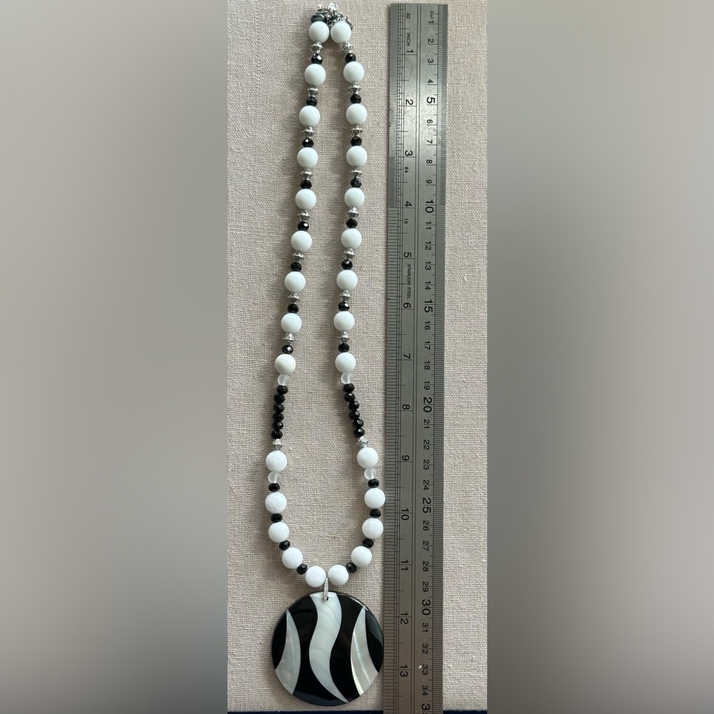 26-1/2 inch Black and White Mother of Pearl Long necklace - Picture 16 of 16